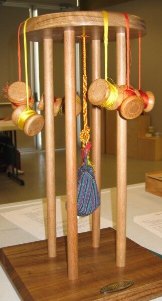 組紐（くみひも）作り、丸台での製作の様子（イメージ）