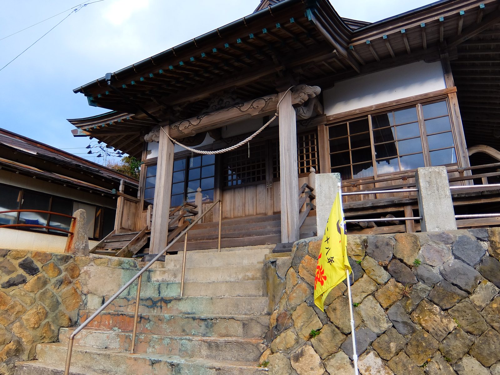 国重要文化財に指定される赤神神社五社堂の拝殿