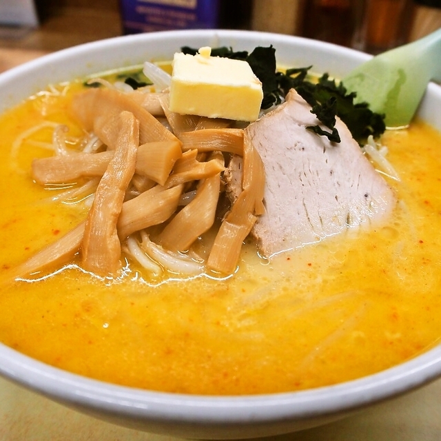 青森名物の味噌カレー牛乳ラーメン