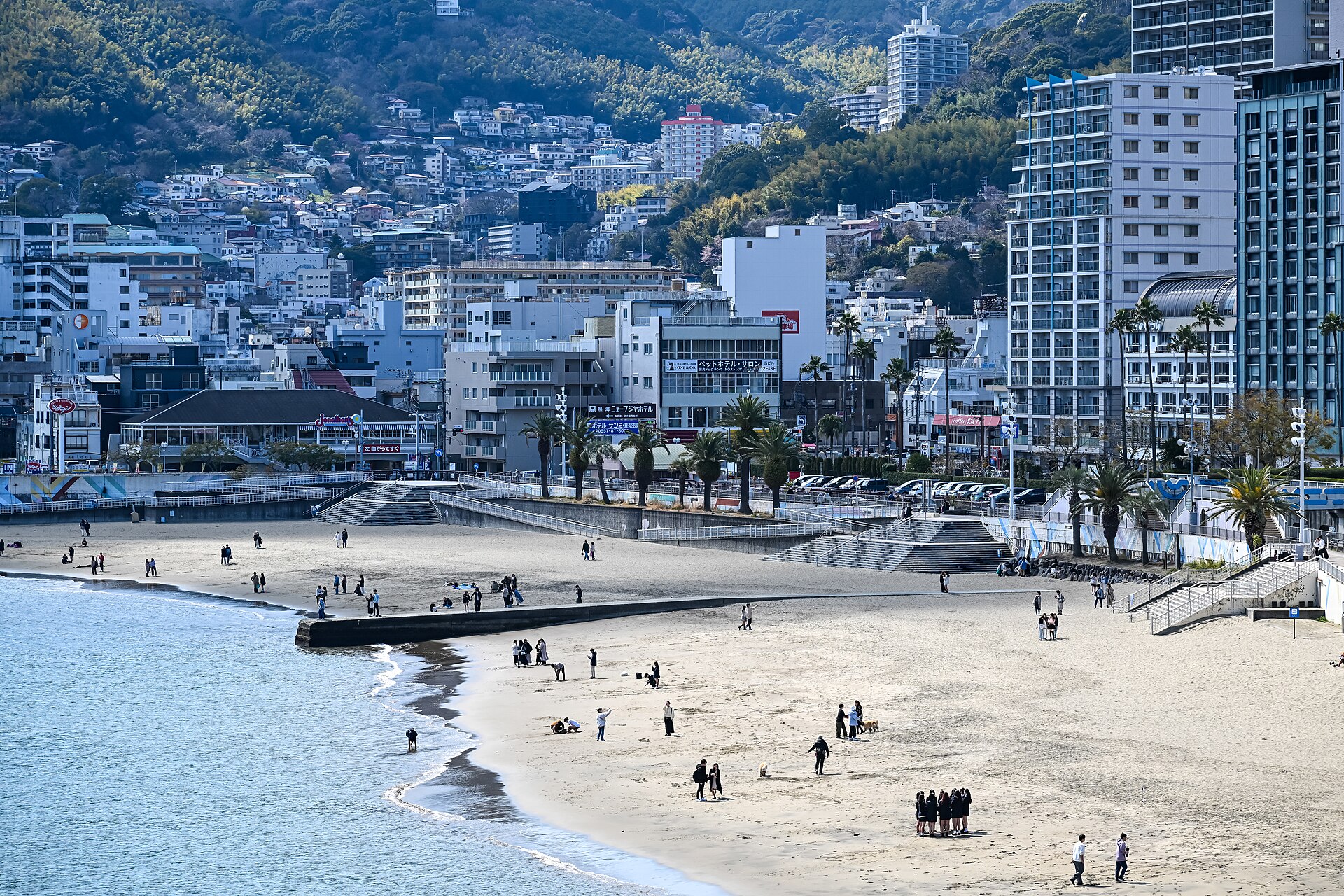 歩いて、食べて、熱海。地元グルメの旅