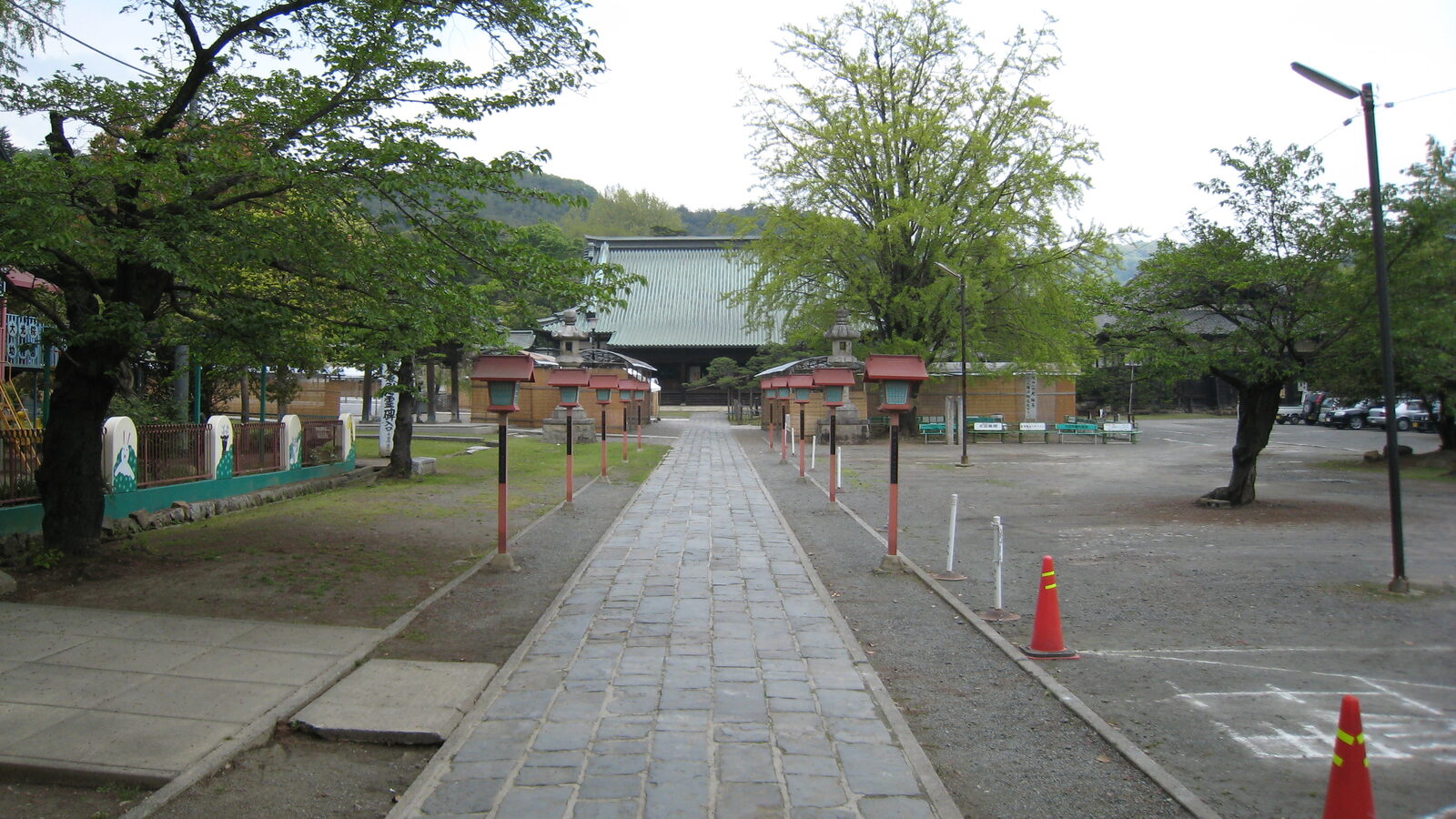 大光院の参道