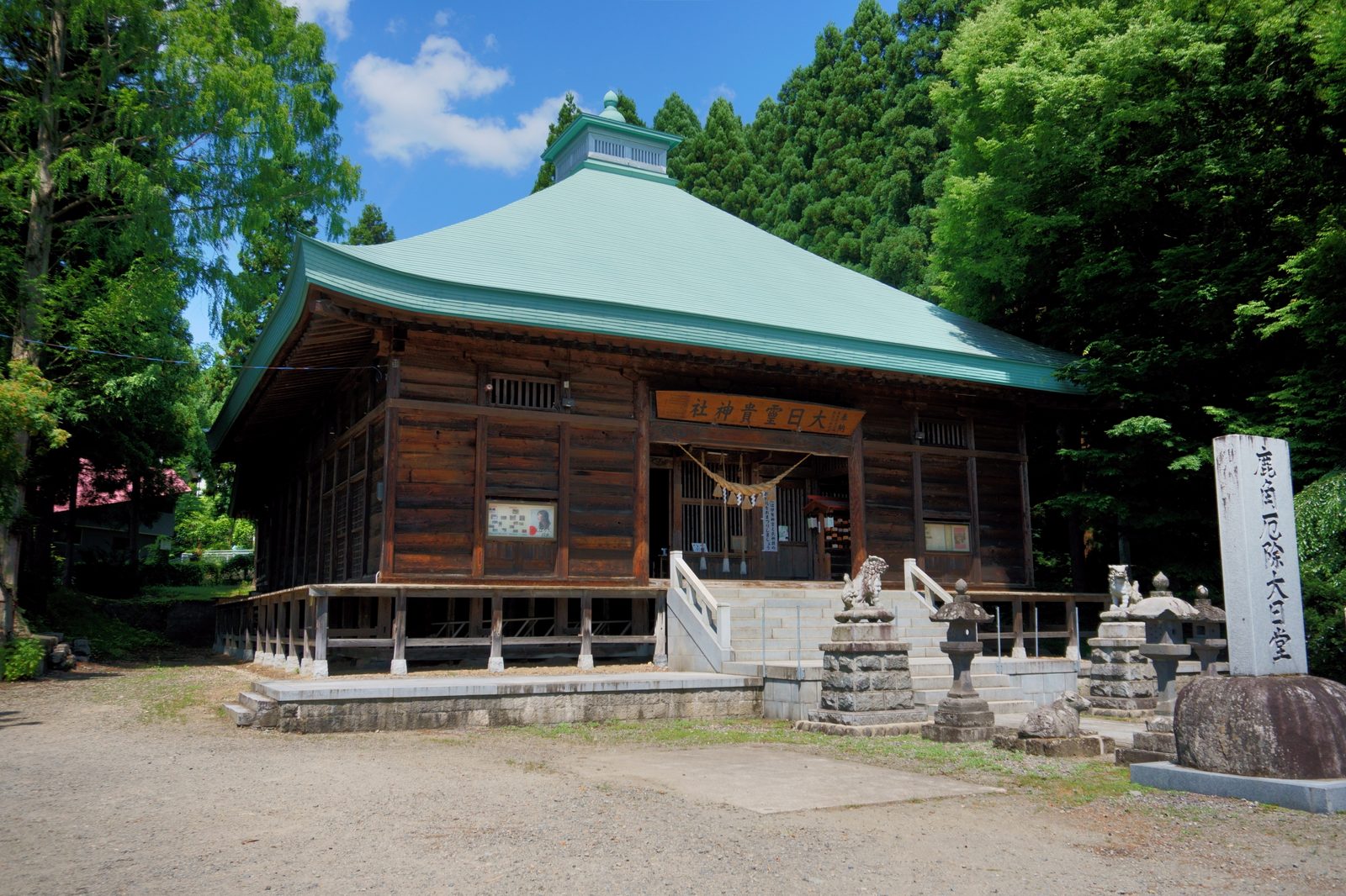 秋田県鹿角市八幡平の大日霊貴神社(大日堂)社殿
