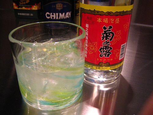 南国のカクテルと島カレー