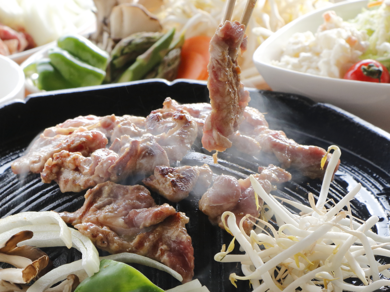 ジンギスカン ひつじの丘 白金温泉店の焼きたてジンギスカン