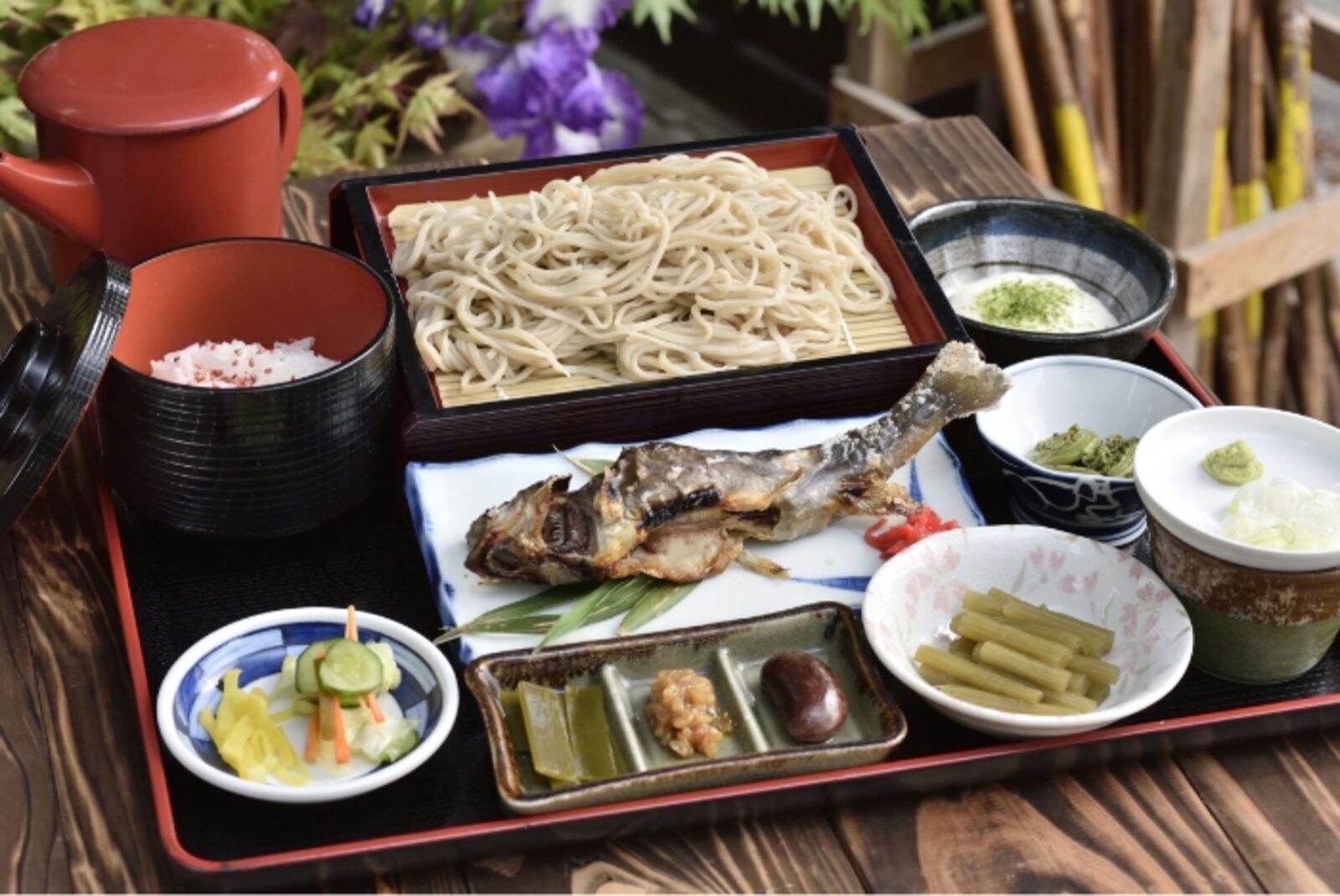 蕎麦茶屋榛名山本坊の門前そばとイワナ塩焼き定食