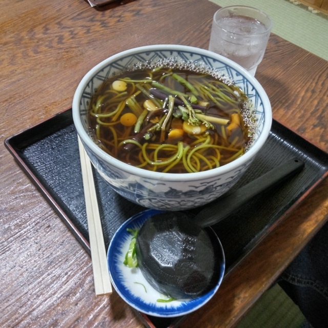 百味庵のクロレラ入り緑の釧路そば