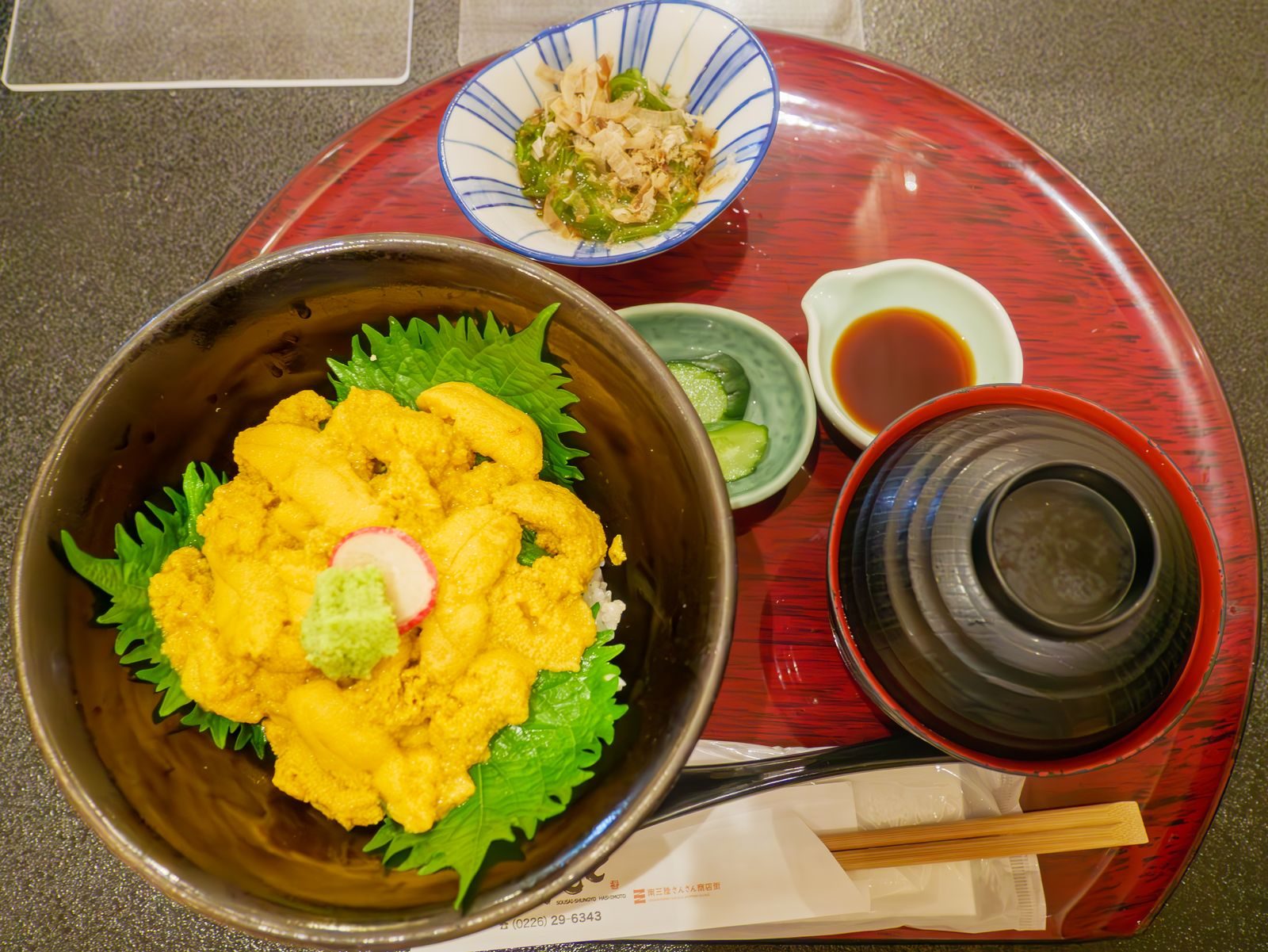 南三陸名物のキラキラ丼（海鮮丼、イメージ）