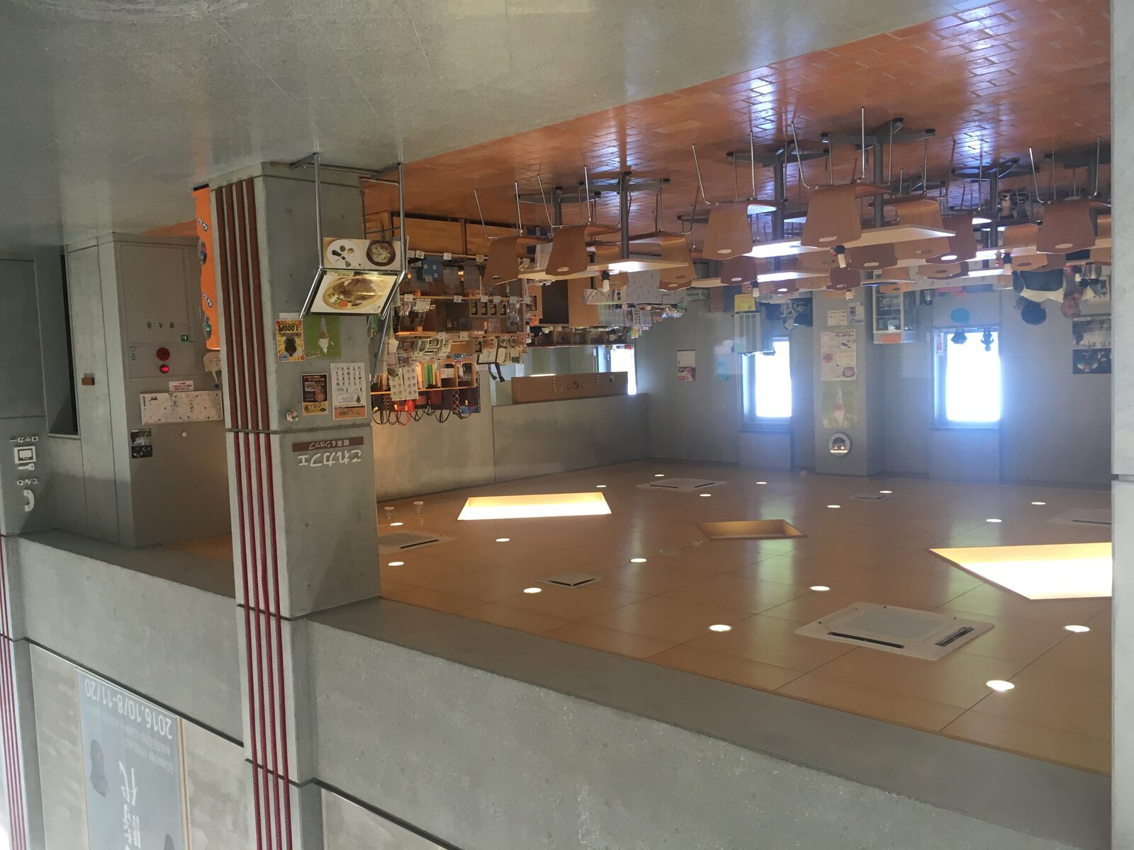 これカフェの店内(是川縄文館内)