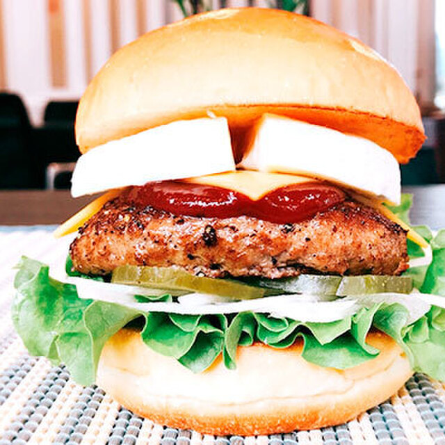 ダイコクバーガーの米粉バンズハンバーガー