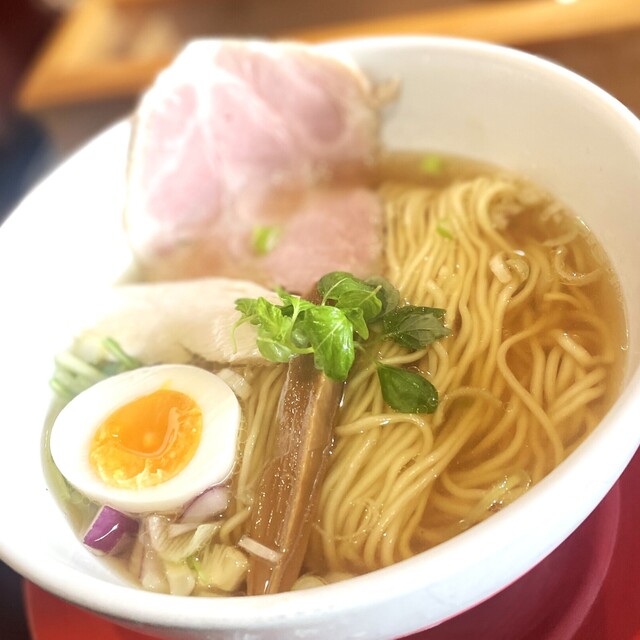 拳ラーメンの清湯系ラーメン