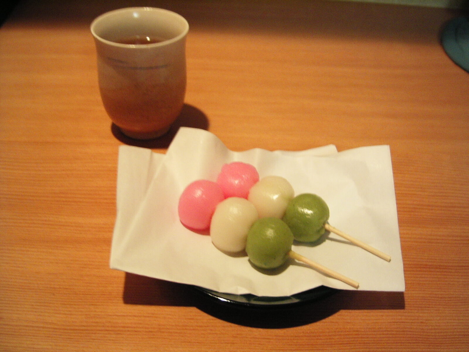 団子のイメージ写真（渓谷の茶屋で味わえる甘味）