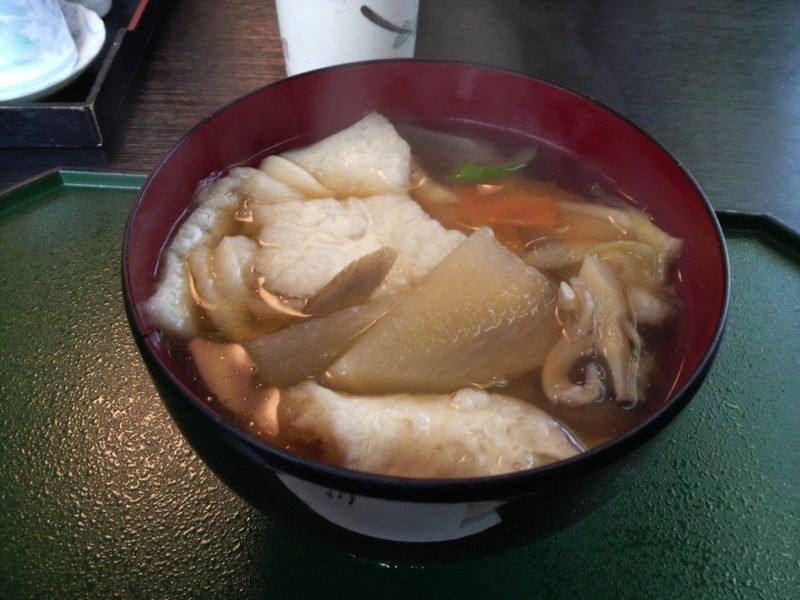 八戸せんべい汁、南部せんべいと野菜の入った郷土料理