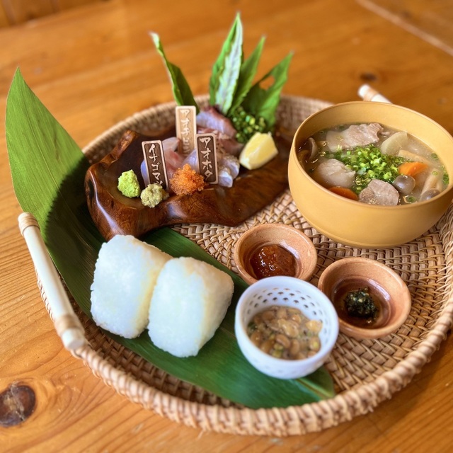 鱗屋の朝メシの海鮮朝食