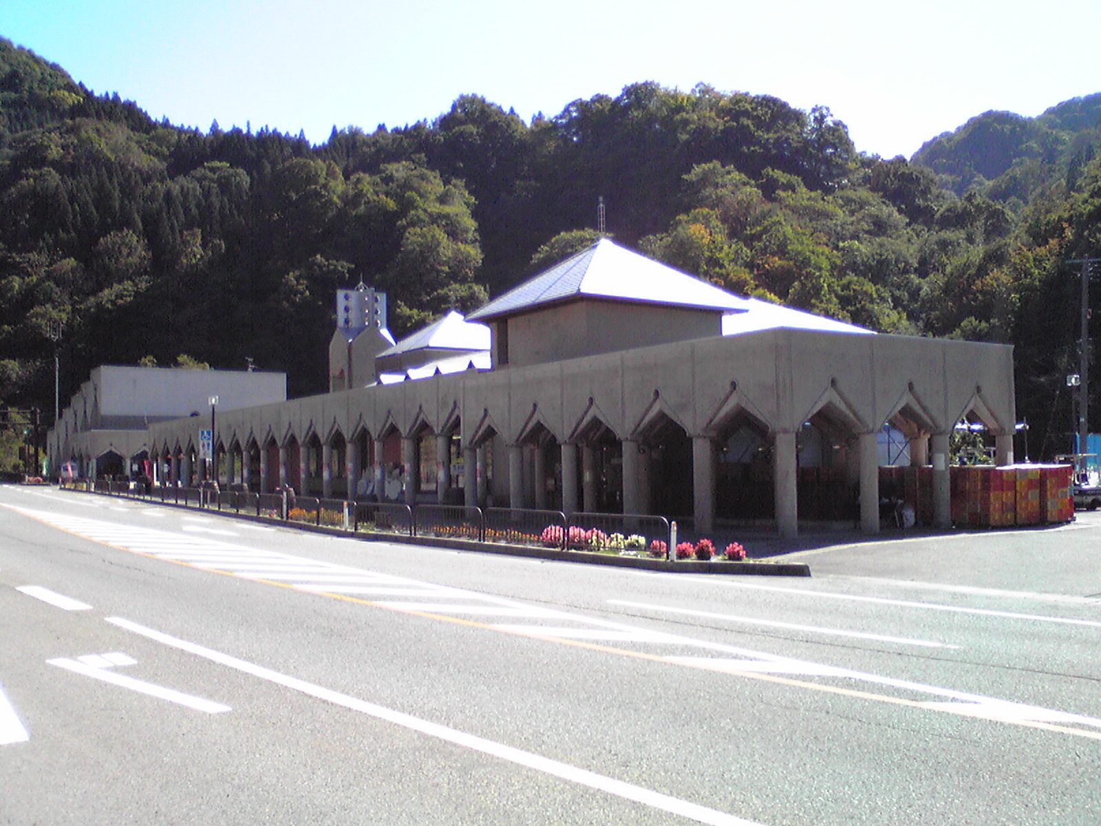 道の駅「月山」月山あさひ博物村の外観