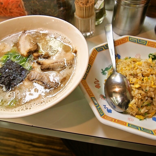 名代ラーメン亭 博多駅地下街店の料理