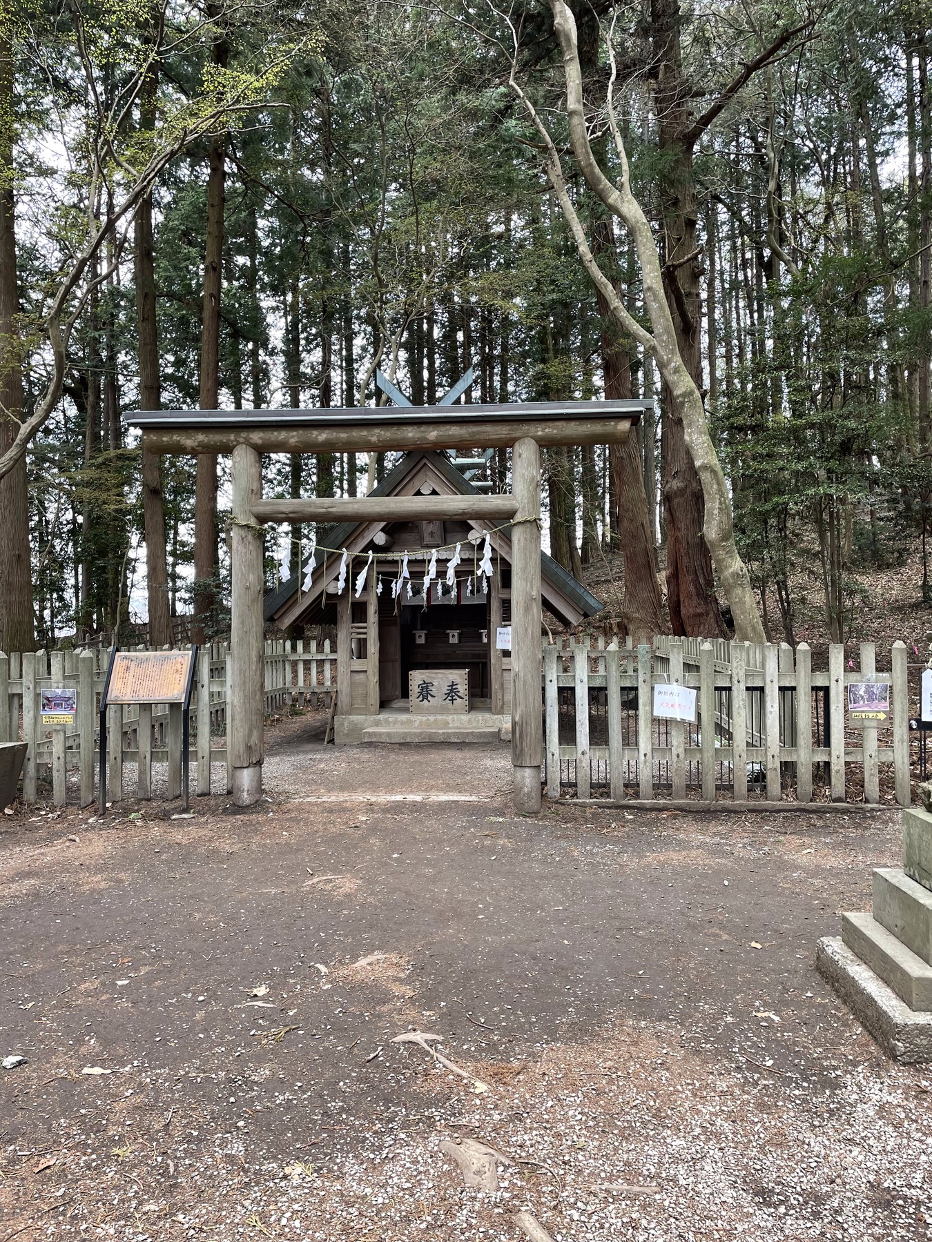 寳登山山頂に鎮座する奥宮の社殿