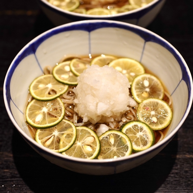 手打ちのせいろ。香りとつゆの塩気で、鎌倉の一日が静かに始まる