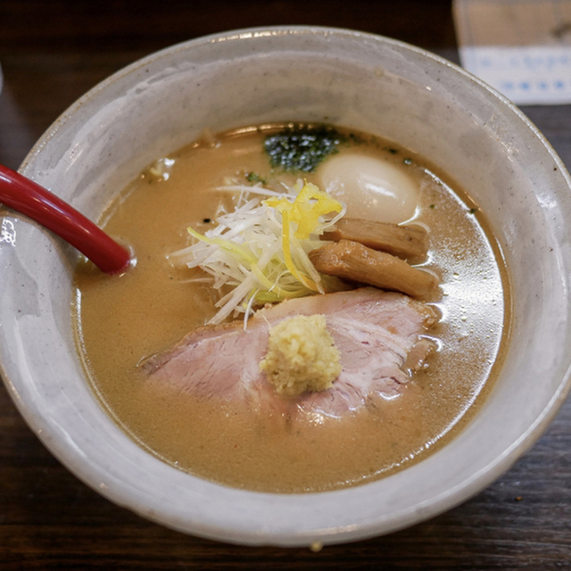 金沢で全国区の人気を集めるラーメンの一杯