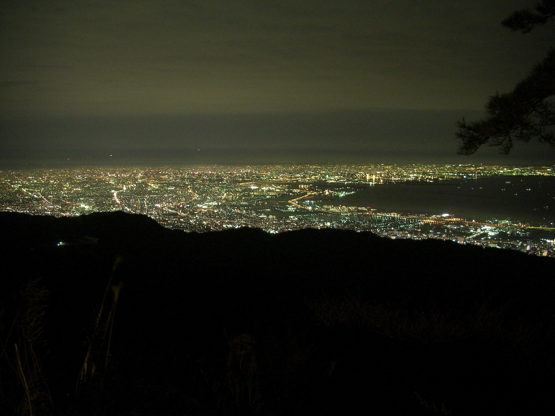 六甲山から望む神戸の1000万ドルの夜景