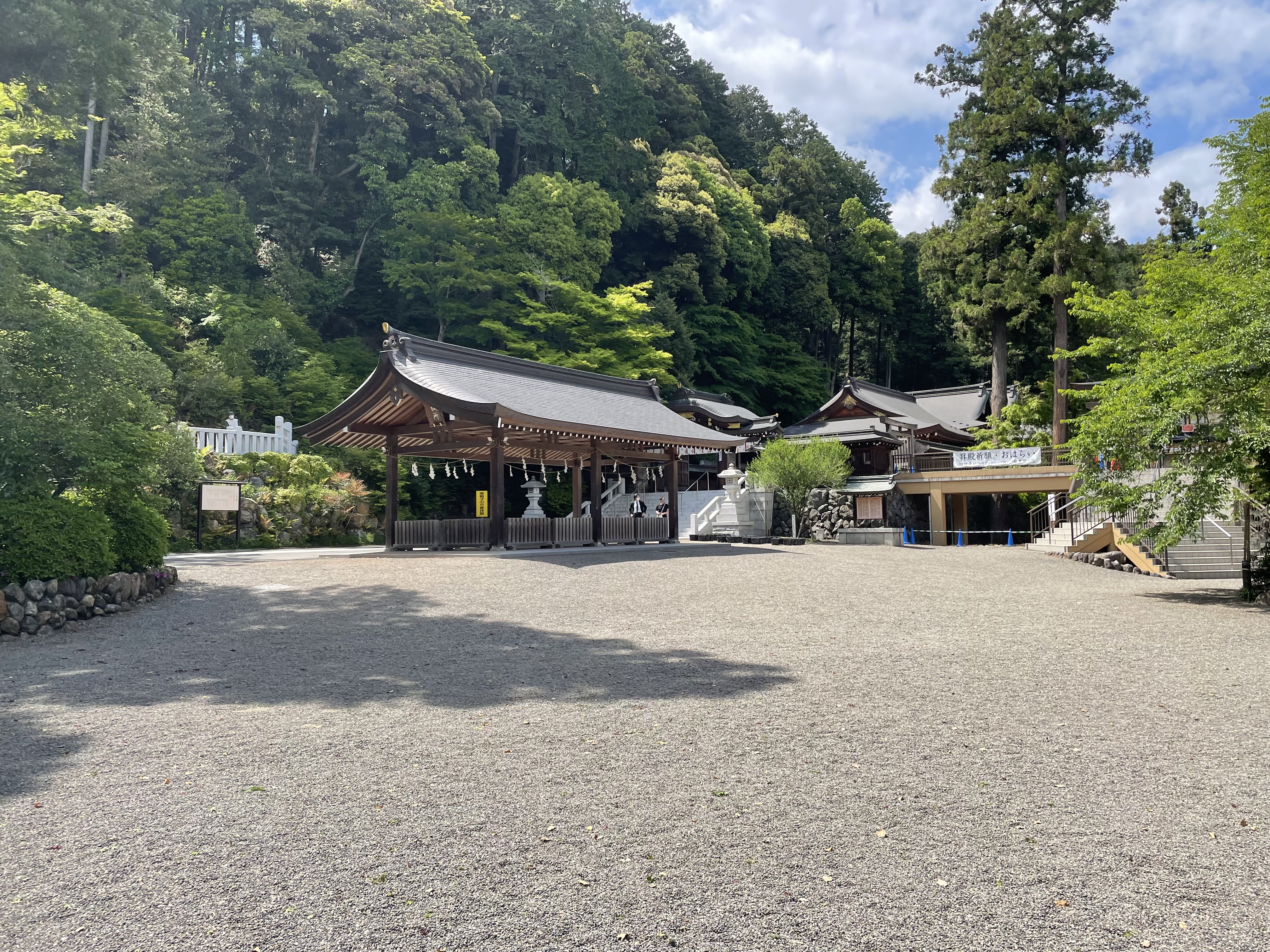高麗神社の境内