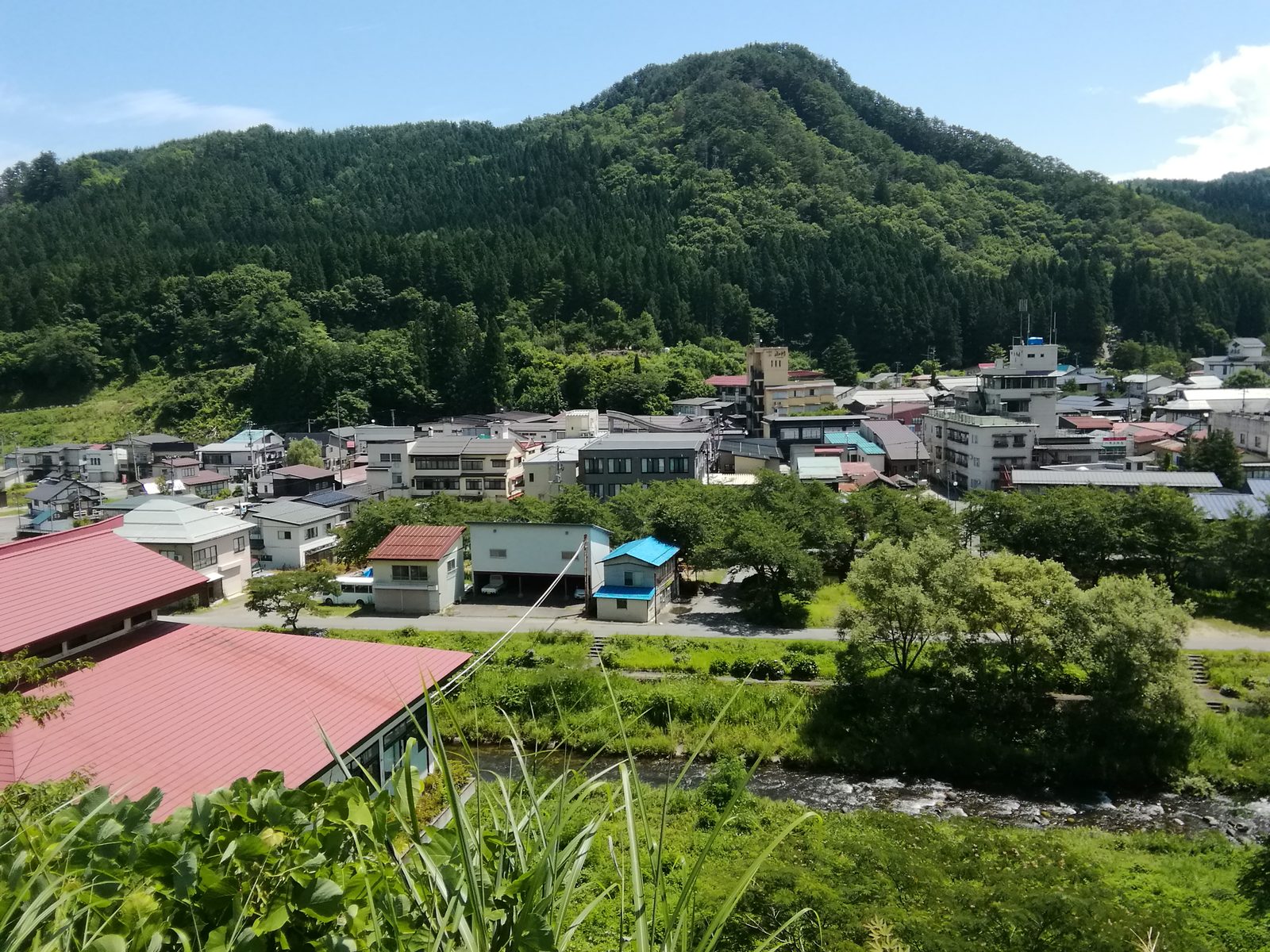 甲子大黒天本山から見下ろす小野川温泉の温泉街