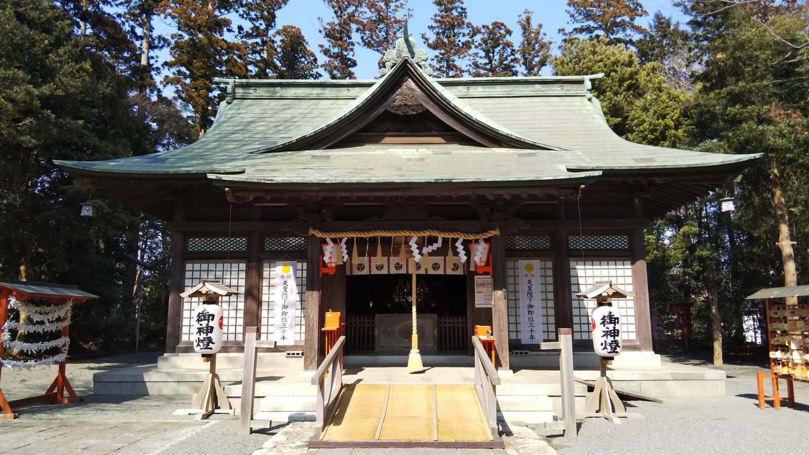 國魂神社の拝殿
