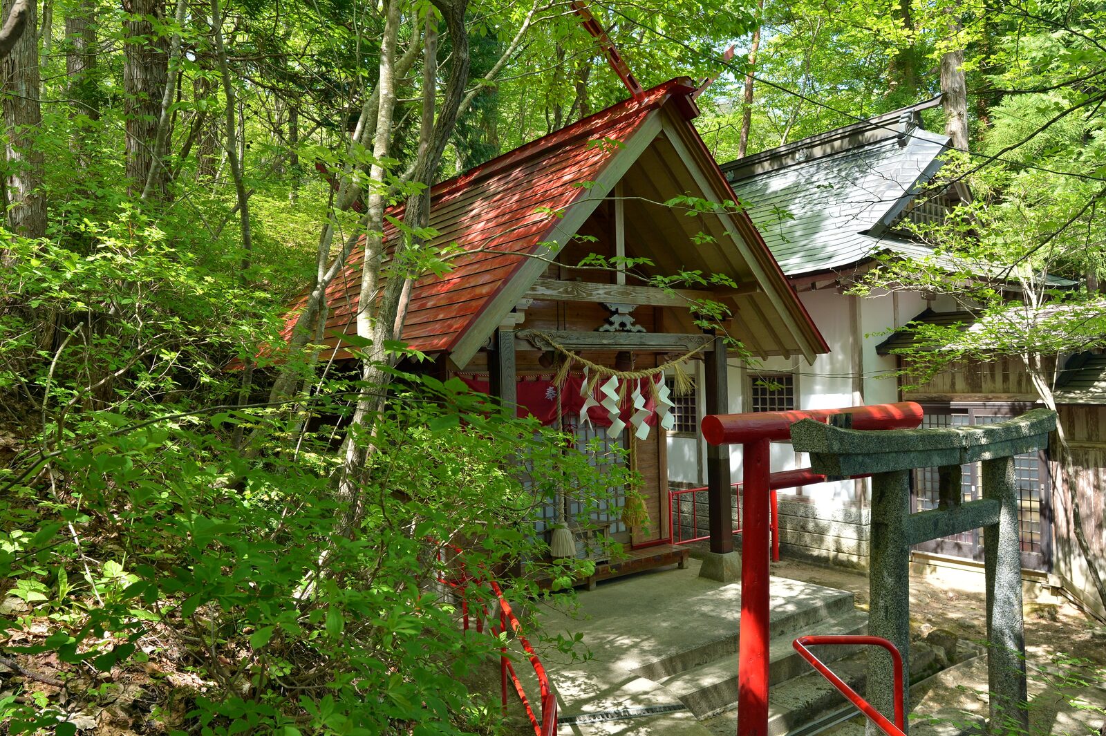 萬蔵稲荷神社の本殿