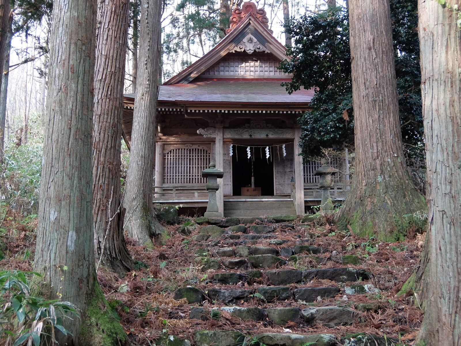 真山神社境内の五社殿