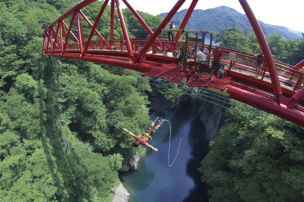 諏訪峡大橋から飛び込むブリッジバンジー