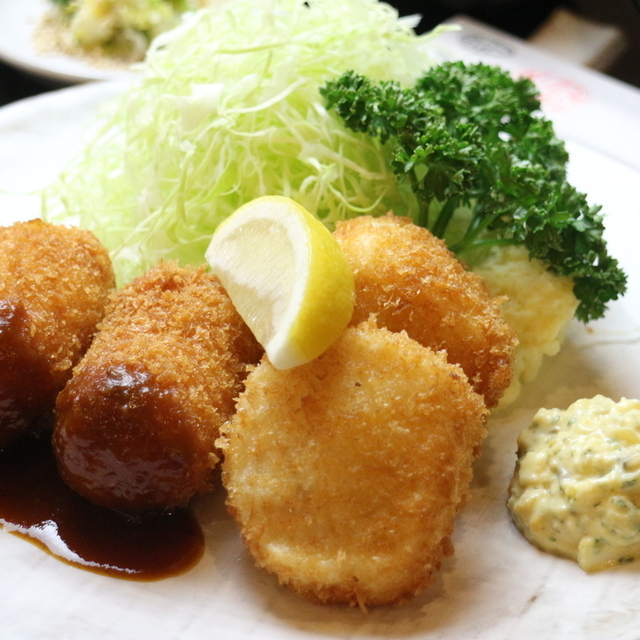 甘い味噌だれをまとった名古屋名物の味噌カツ