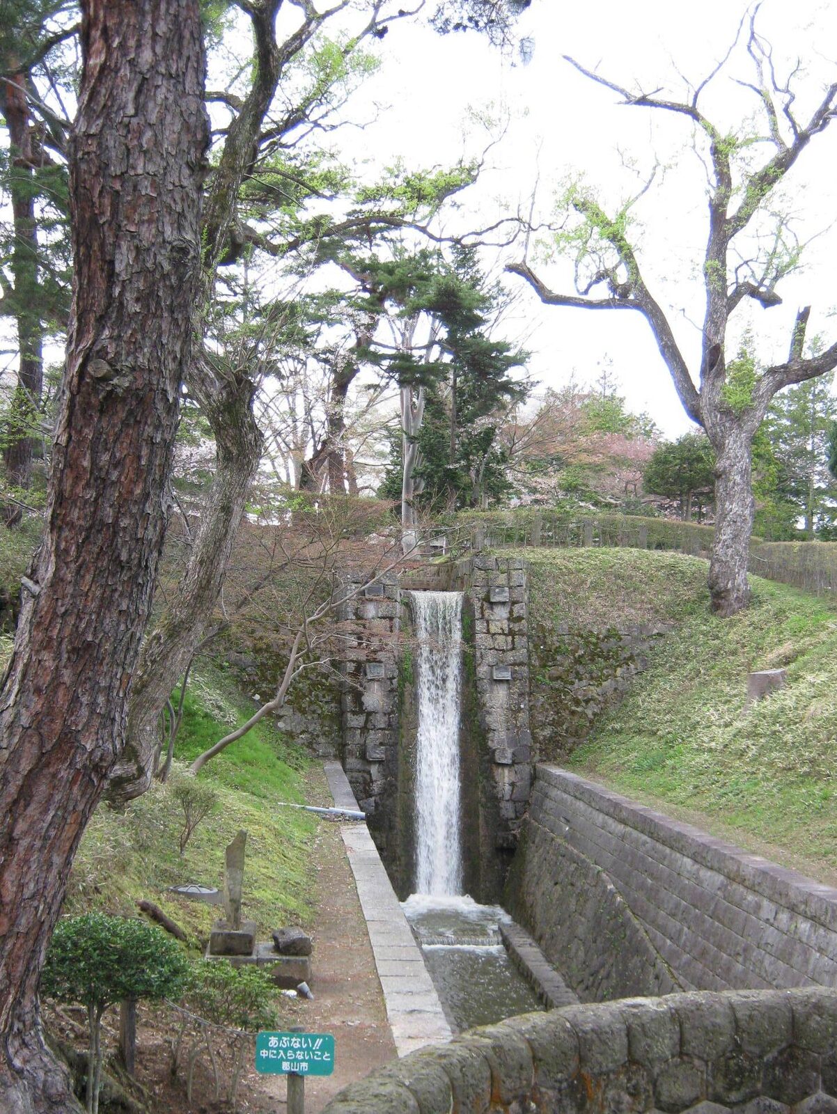 安積疏水、麓山の飛瀑