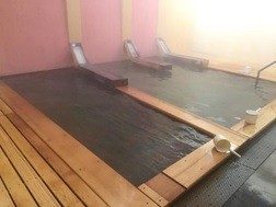 早稲田桟敷湯の外観