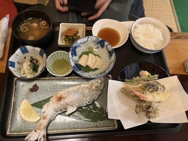 お食事処なんたいの定食、天ぷらや魚料理