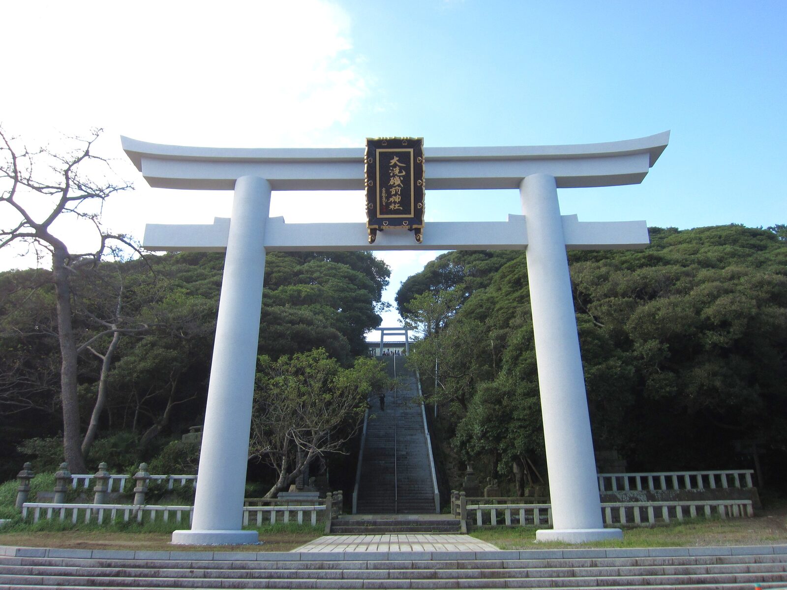 大洗磯前神社の海に立つ鳥居