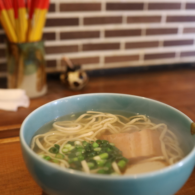 軟骨ソーキがのった沖縄そば