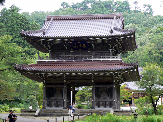 林泉寺の二層の山門と第一義の扁額