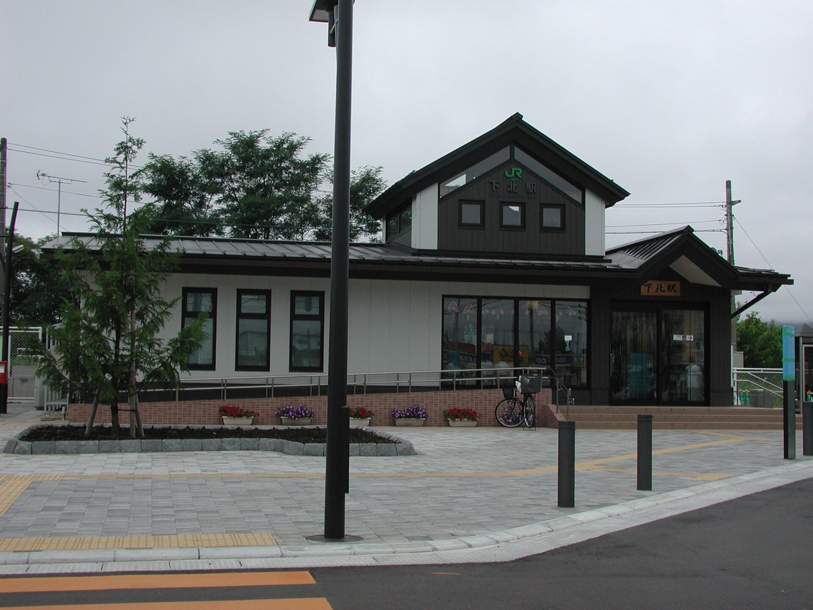 JR下北駅の駅舎(恐山への玄関口)