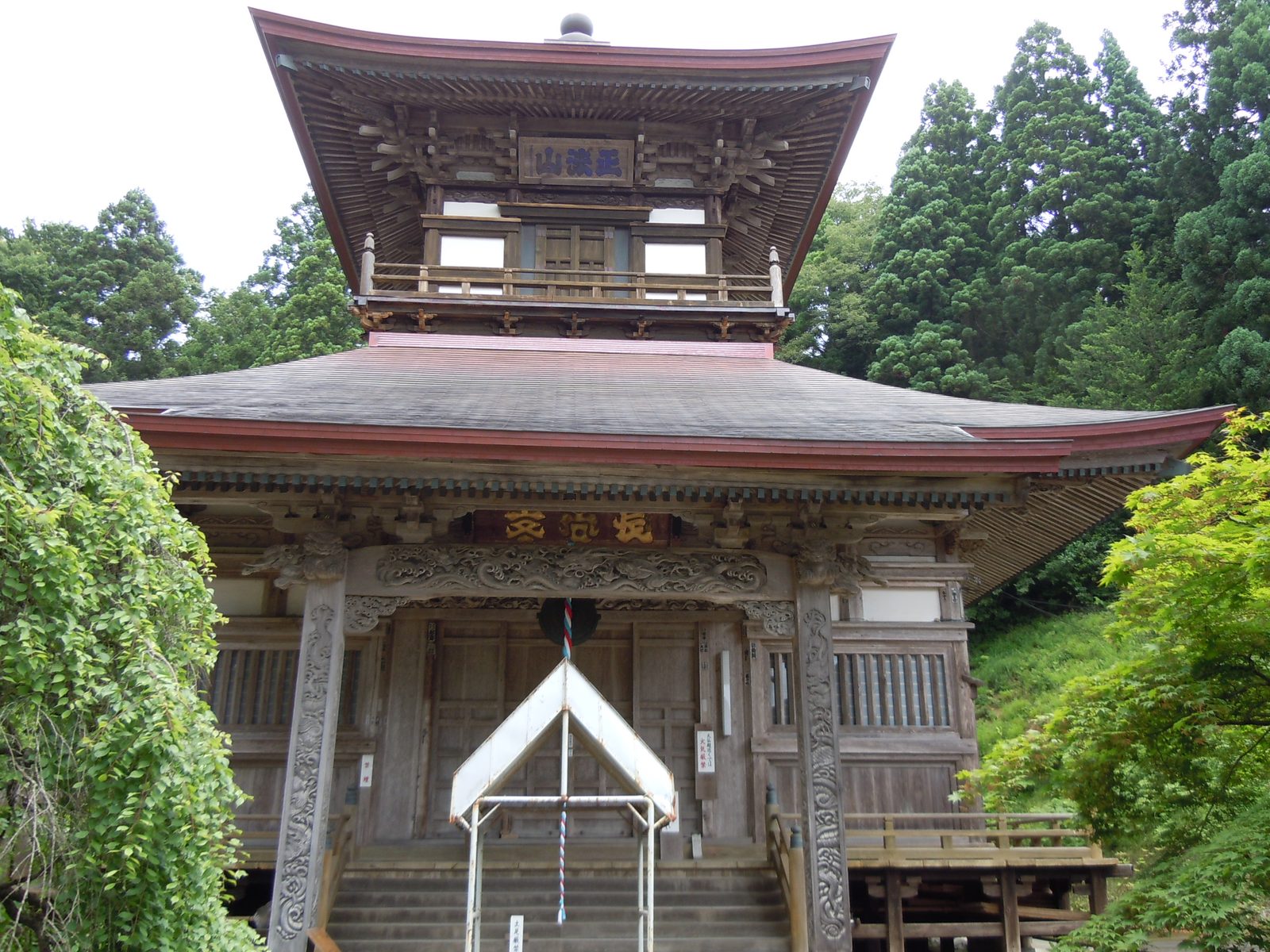 赤田の大仏を安置する長谷寺(正法山)の本堂外観