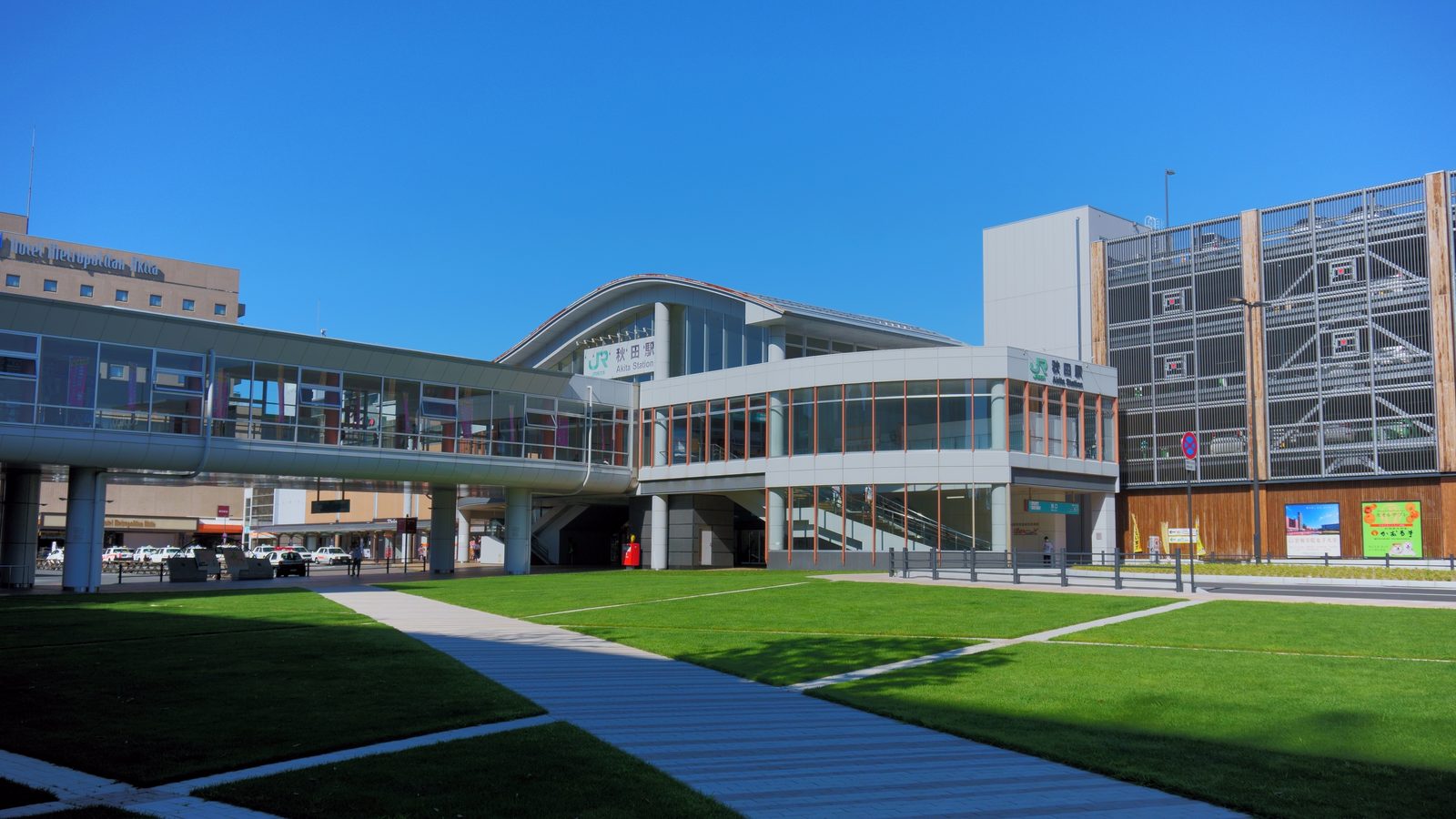 秋田駅西口の駅前広場