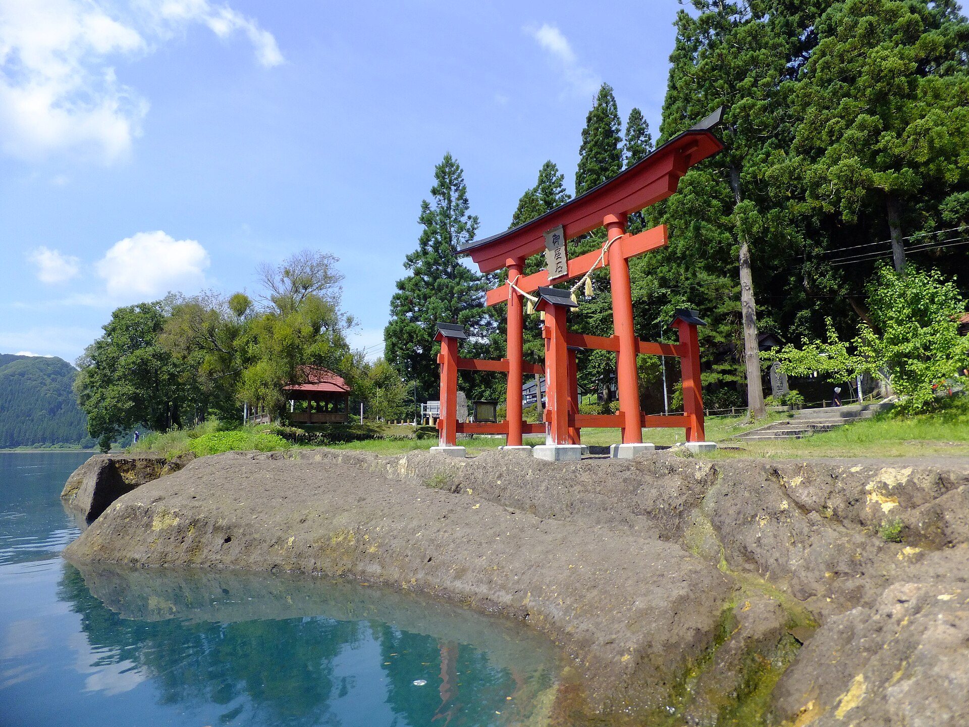 御座石神社の社殿