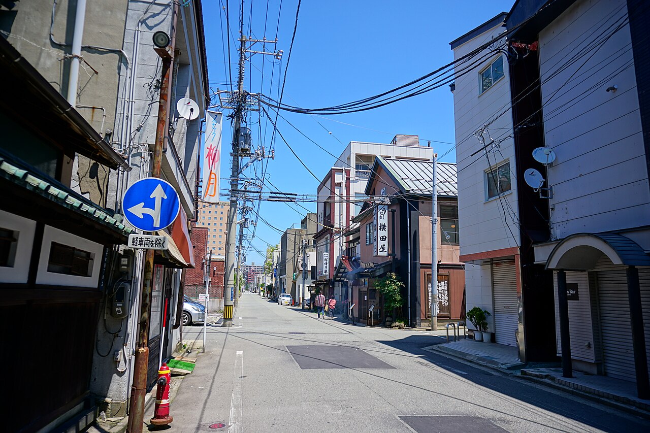 秋田市内の夜の街並み