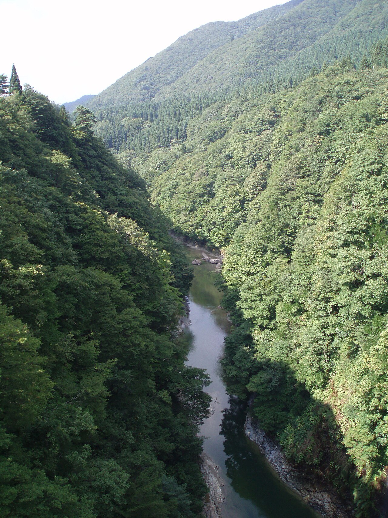 小安峡大噴湯のV字峡谷