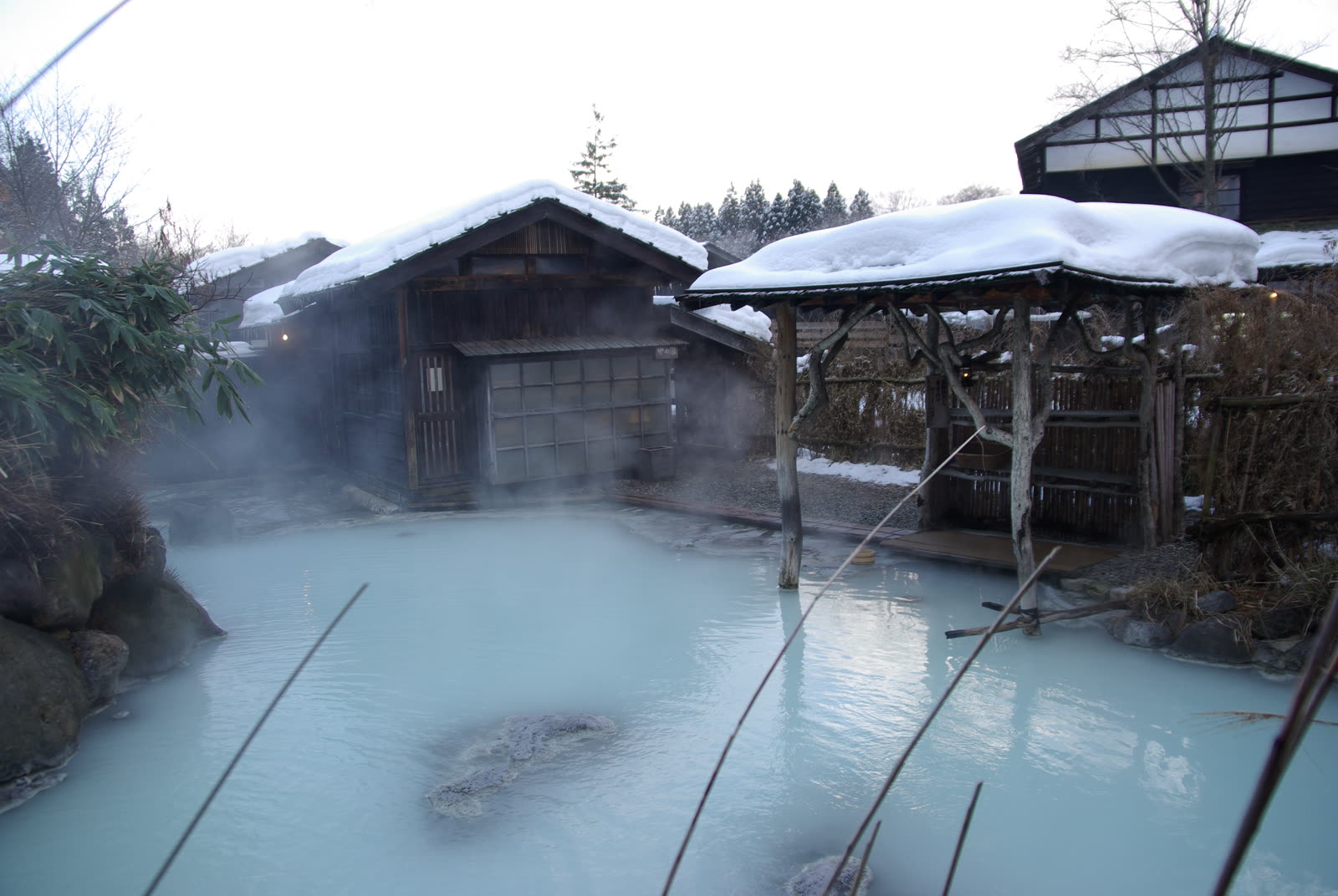 乳頭温泉郷 鶴の湯の湯けむり