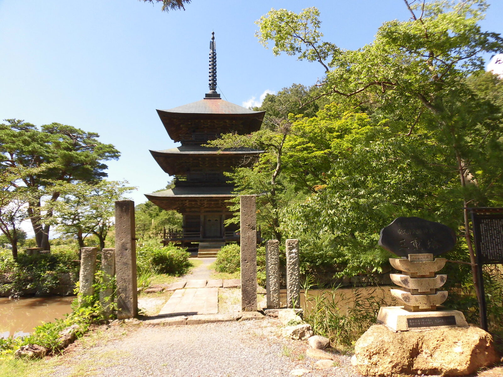 安久津八幡宮の三重塔