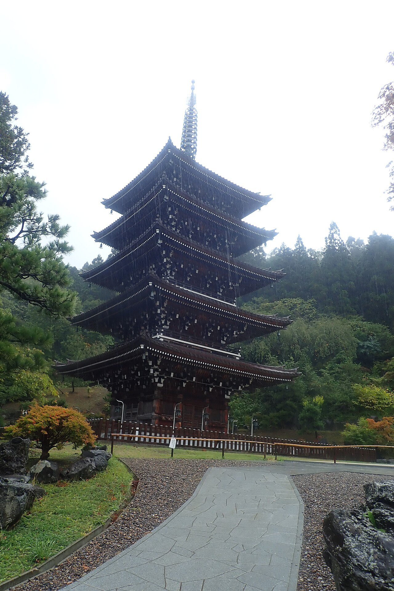 青龍寺の青森ヒバでつくられた五重塔