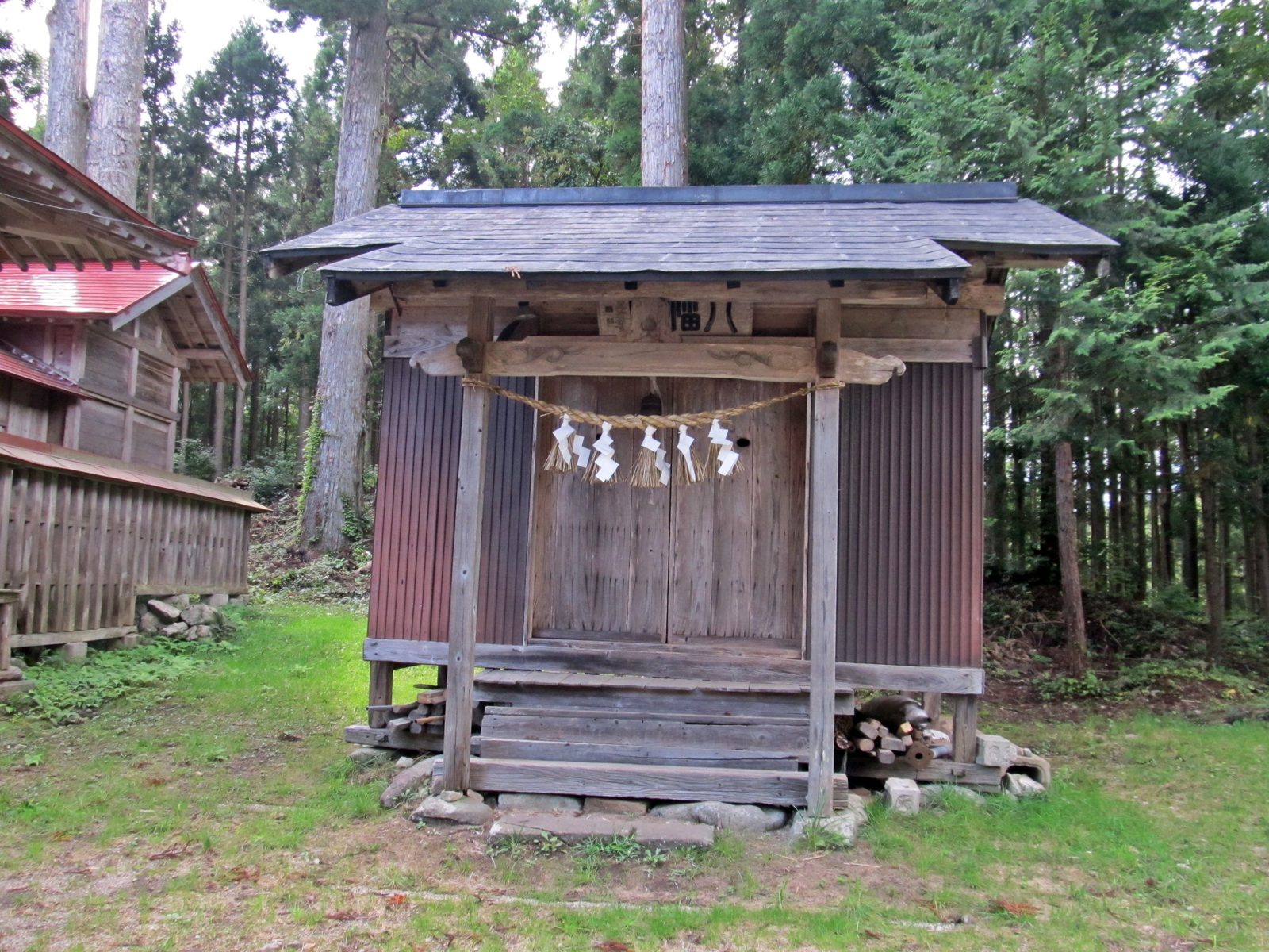 荒雄川神社の境内社、八幡神社