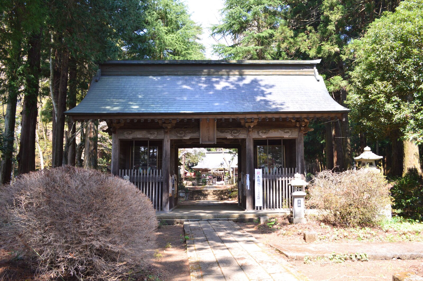 馬場都々古別神社の随身門