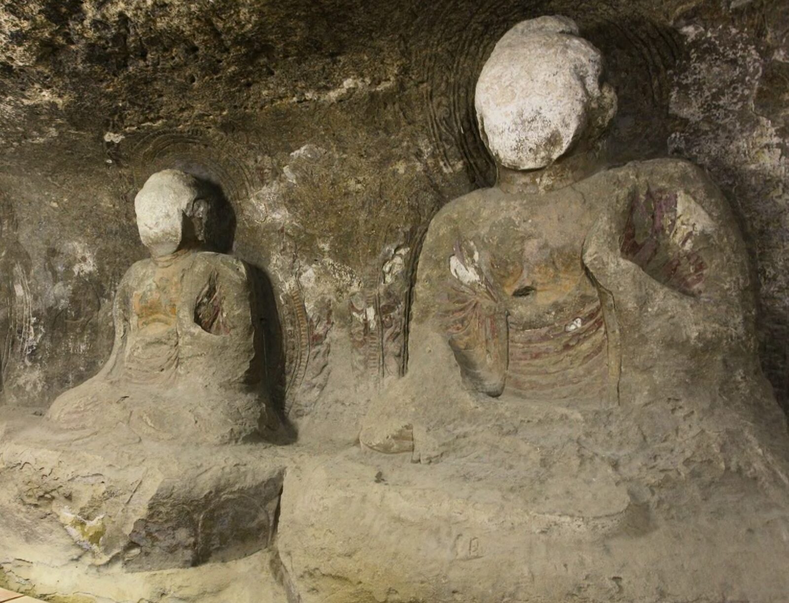 大悲山の石仏、薬師堂に安置された石仏群