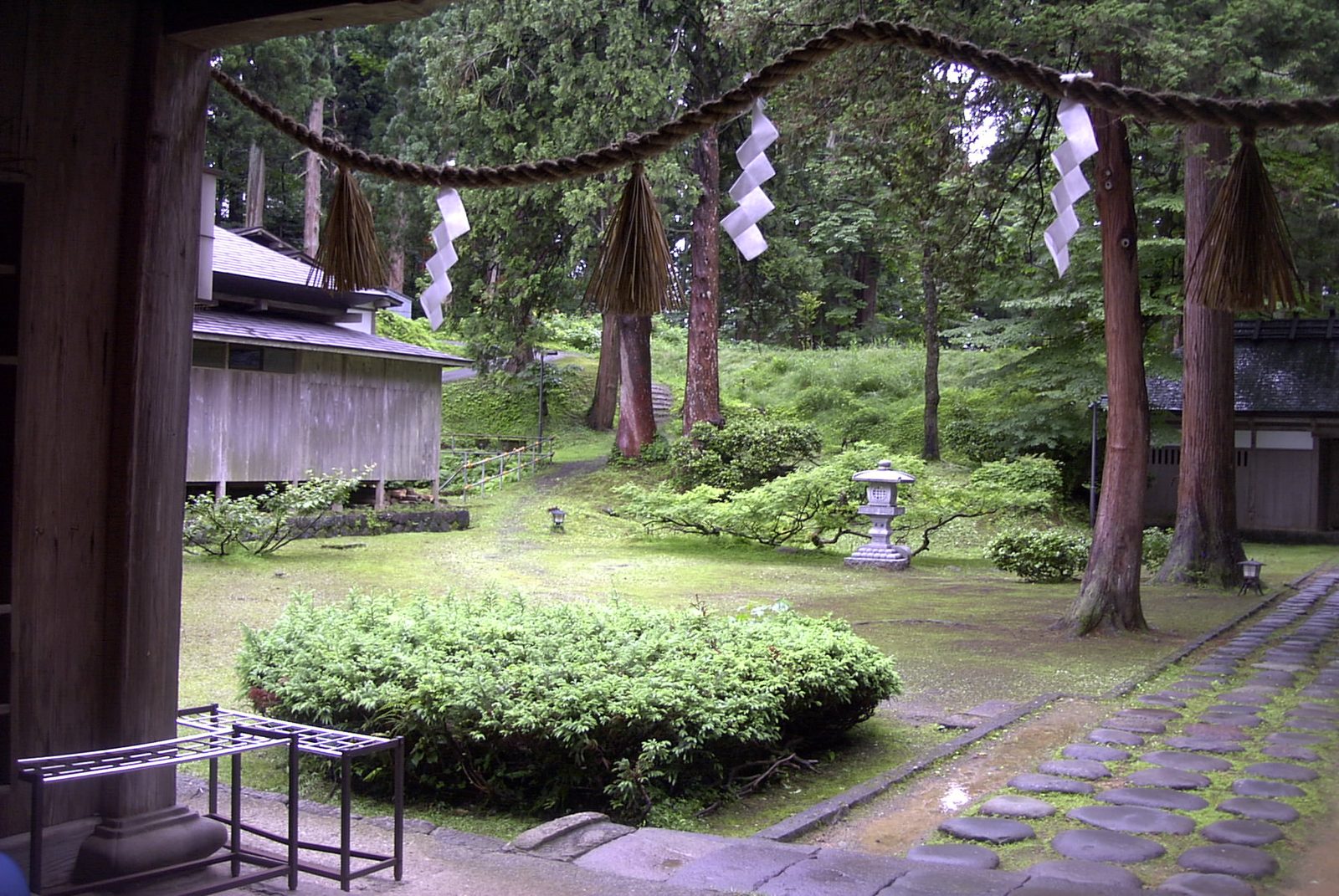 出羽三山神社 山頂の境内の様子