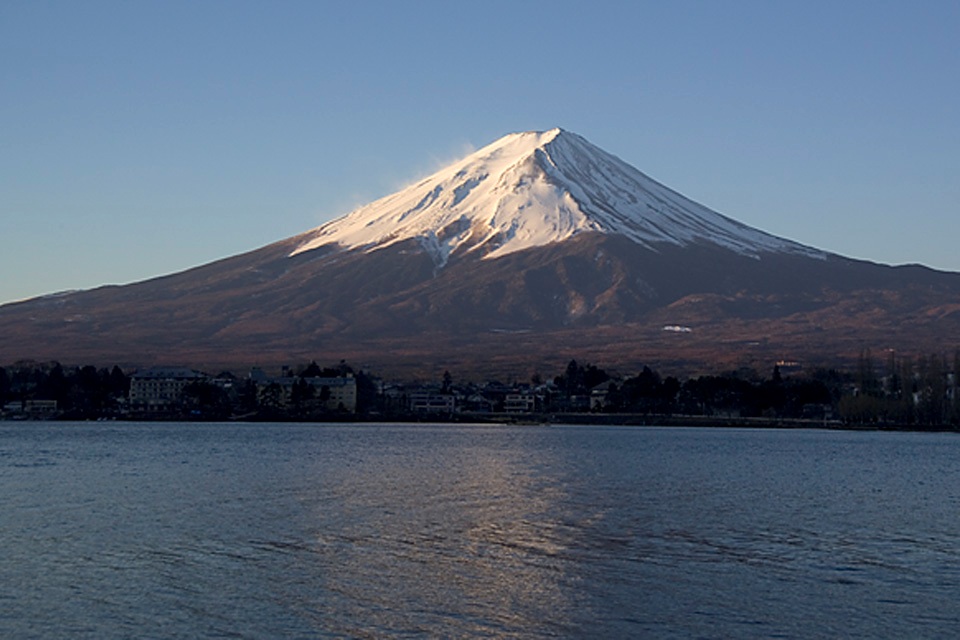 朝焼けの富士山と河口湖